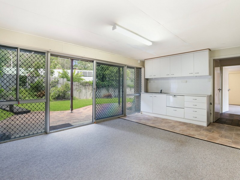 3 Alenola Street, Chapel Hill QLD 4069