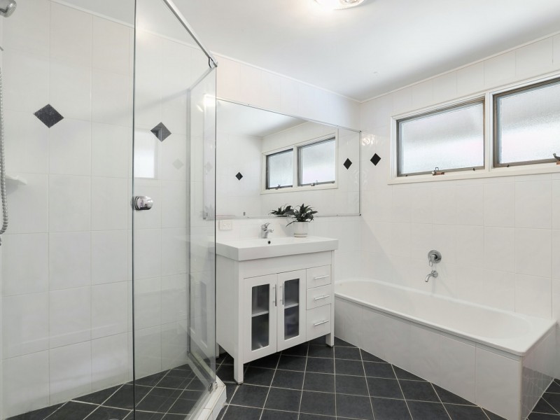 6 Jeymer Street, Kenmore QLD 4069