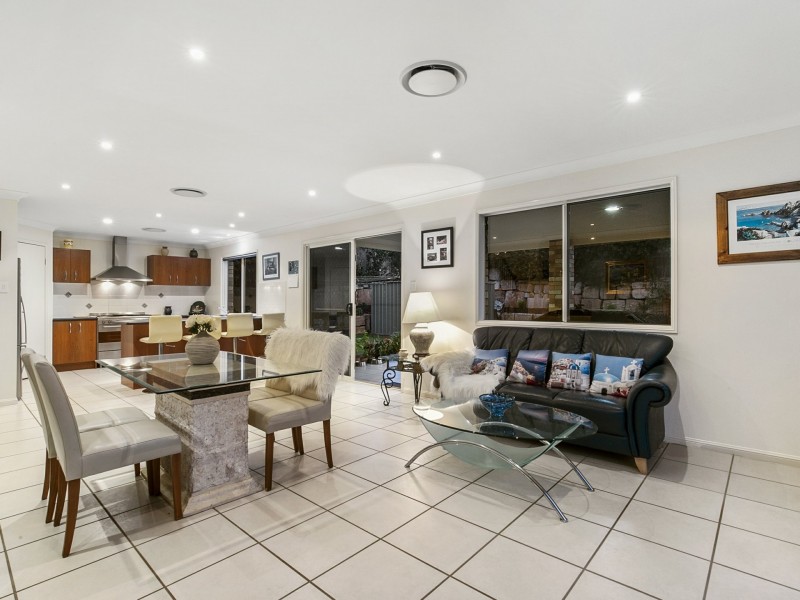 15 Rise Place, Moggill QLD 4070