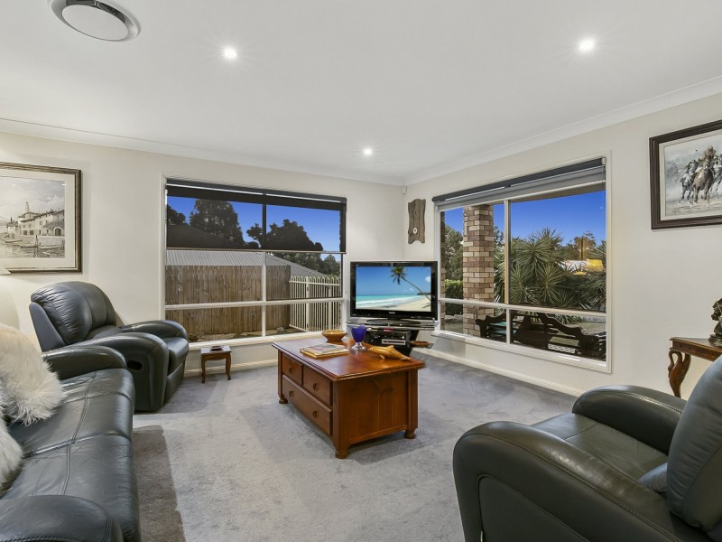 15 Rise Place, Moggill QLD 4070