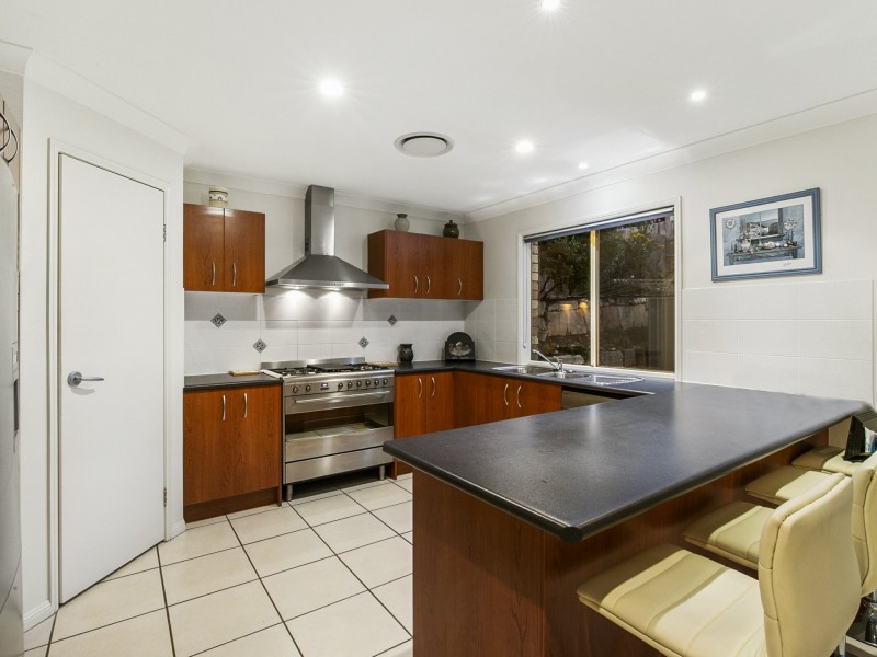 15 Rise Place, Moggill QLD 4070