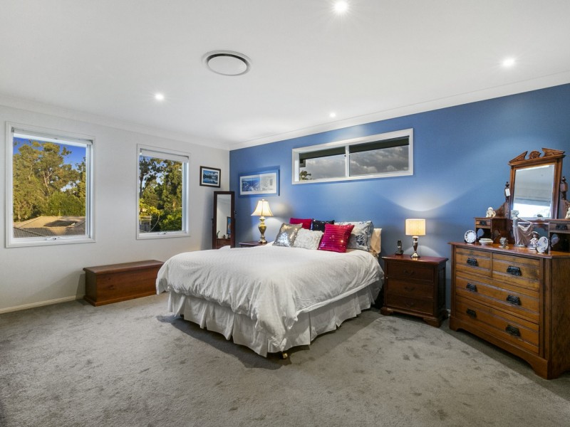 15 Rise Place, Moggill QLD 4070