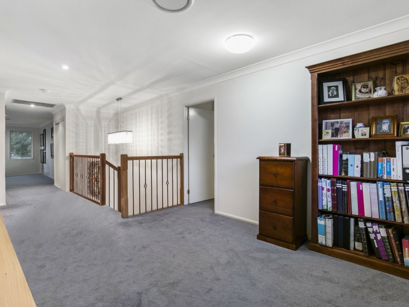 15 Rise Place, Moggill QLD 4070