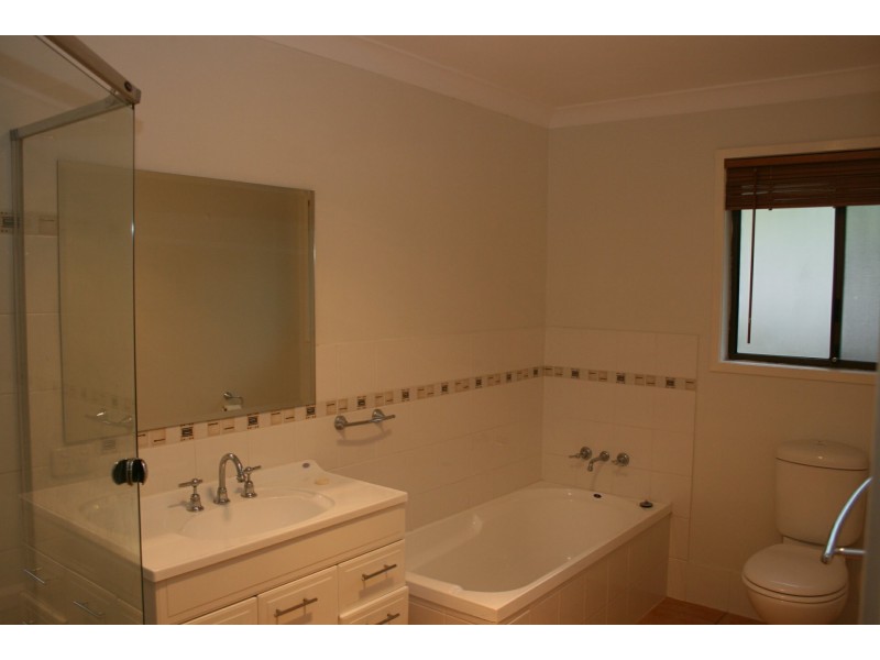 9 Chatburn Street, Chapel Hill QLD 4069