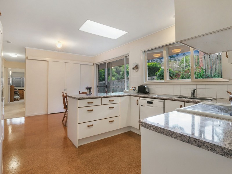 2 Glen Frew St, Kenmore QLD 4069