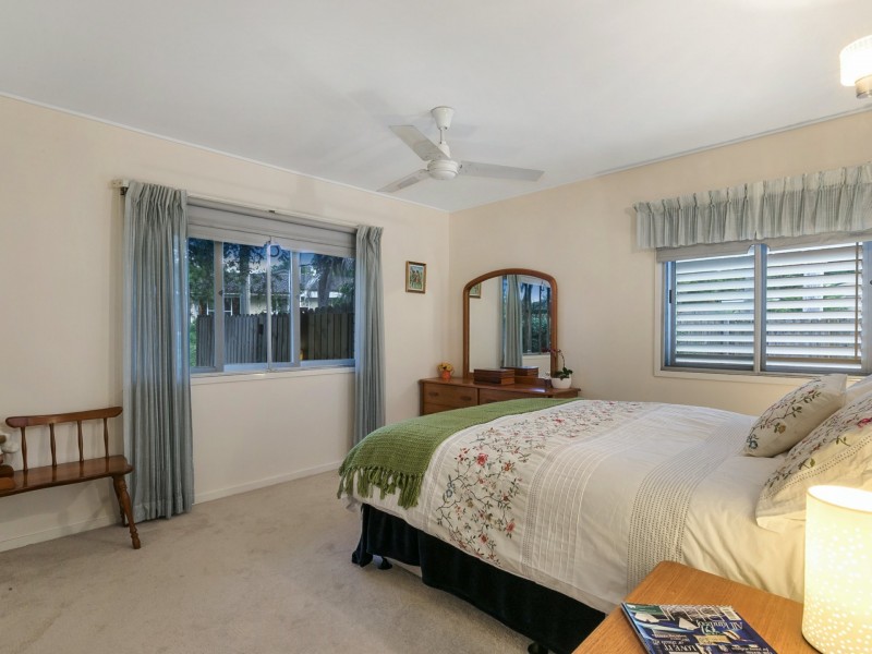 2 Glen Frew St, Kenmore QLD 4069