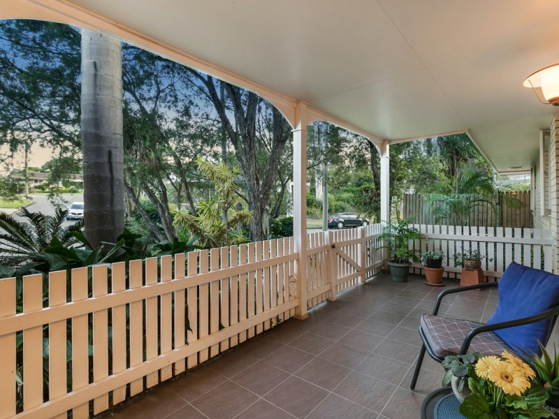 2 Glen Frew St, Kenmore QLD 4069