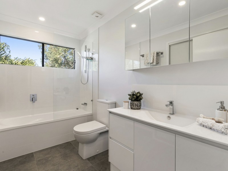 105 Taringa Parade, Indooroopilly QLD 4068