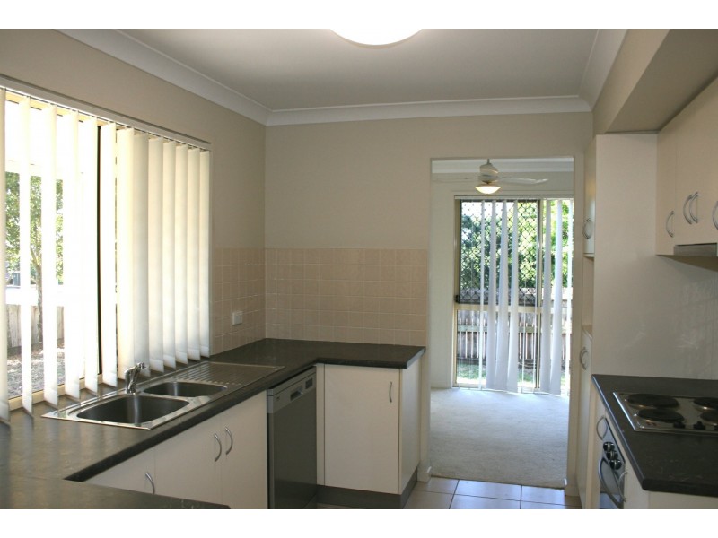 2/4 Woodswallow Place, Bellbowrie QLD 4070