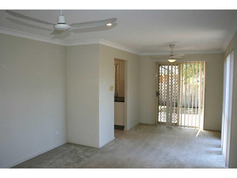 2/4 Woodswallow Place, Bellbowrie QLD 4070