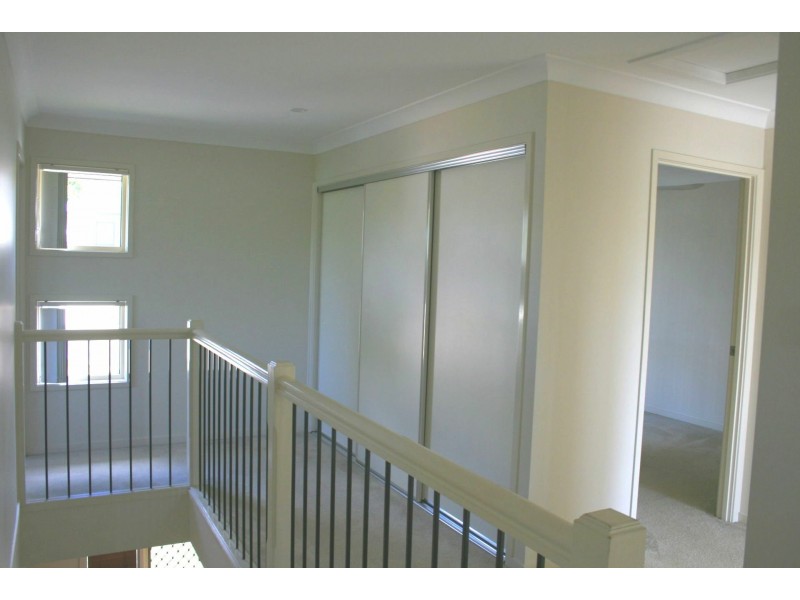 2/4 Woodswallow Place, Bellbowrie QLD 4070