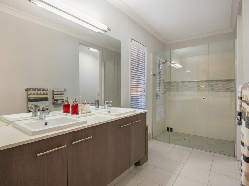 3 McGrath Court, Moggill QLD 4070