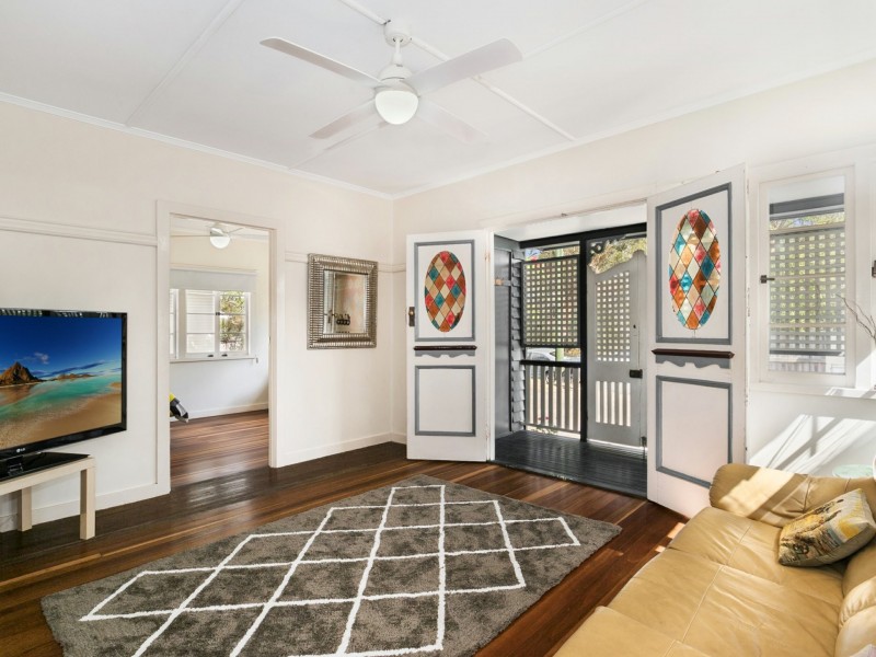 21 Burns Parade, Chapel Hill QLD 4069