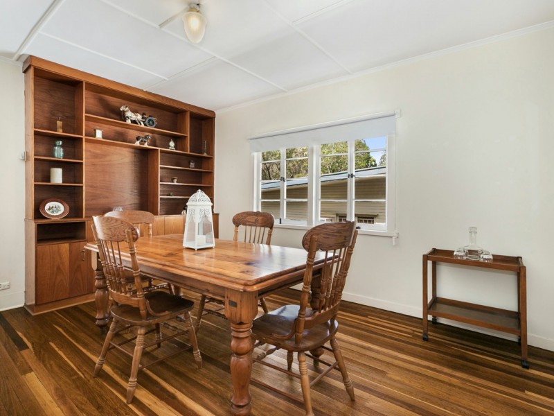 21 Burns Parade, Chapel Hill QLD 4069