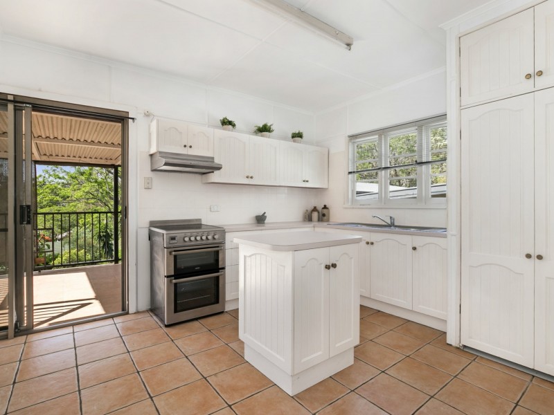 21 Burns Parade, Chapel Hill QLD 4069