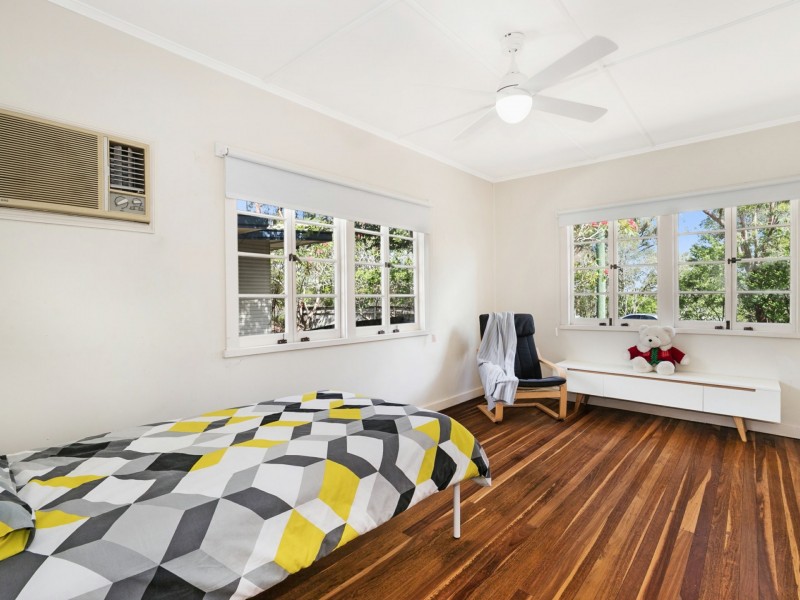 21 Burns Parade, Chapel Hill QLD 4069