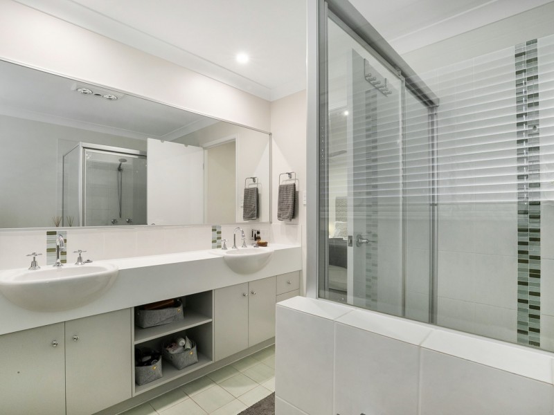 20 Arthur Terrace, Moggill QLD 4070