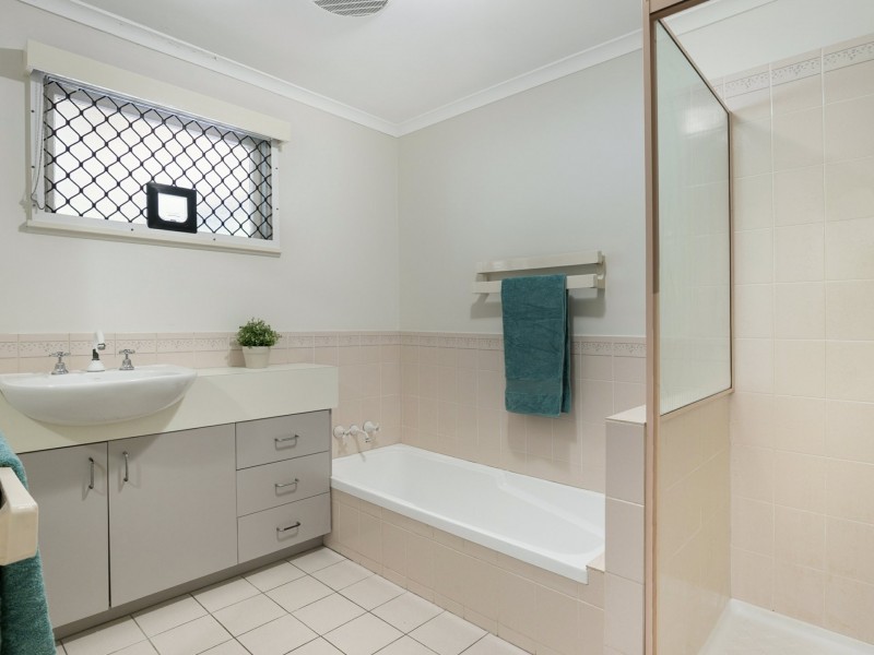 25 Tarbet Street, Kenmore QLD 4069