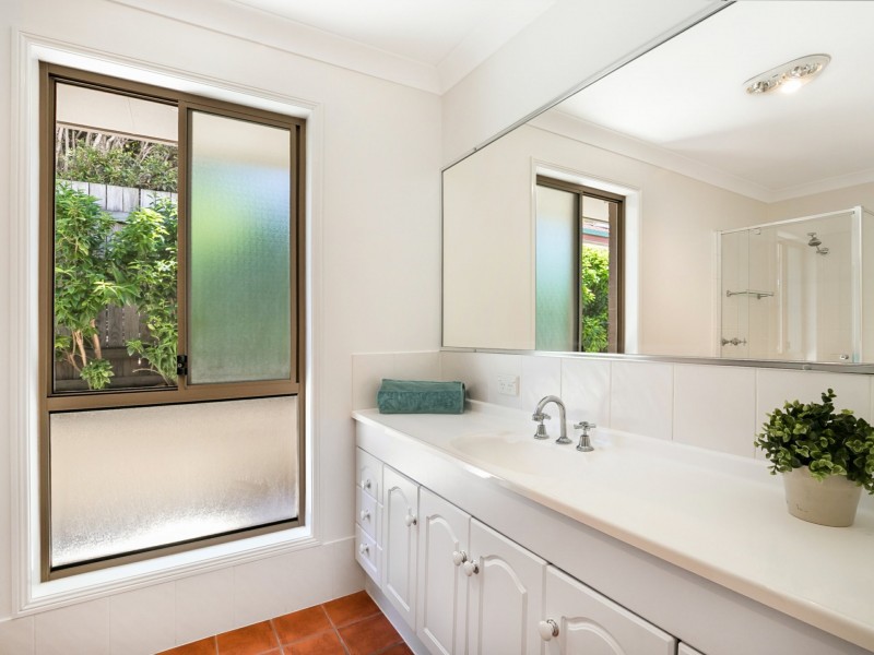 28 Crestwood Place, Moggill QLD 4070