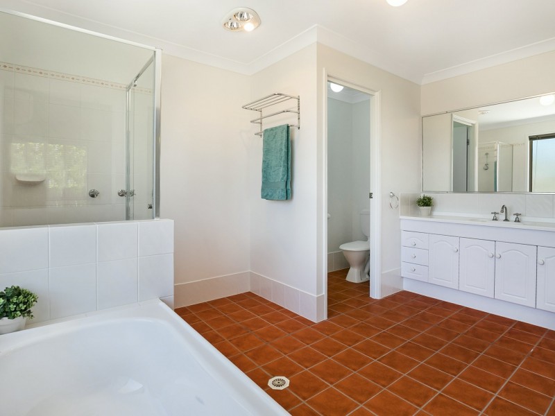 28 Crestwood Place, Moggill QLD 4070