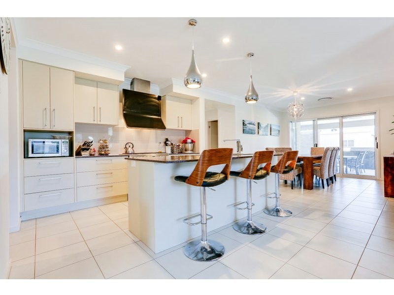 4 White Oak Place, Moggill QLD 4070