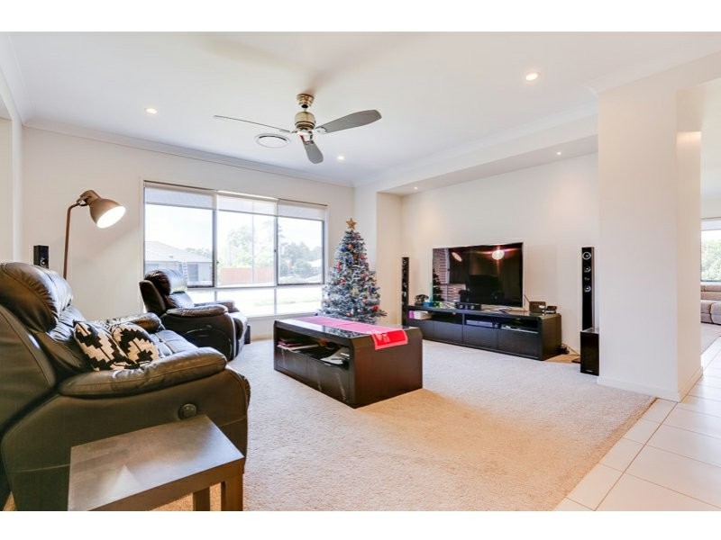 4 White Oak Place, Moggill QLD 4070