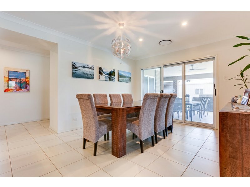4 White Oak Place, Moggill QLD 4070