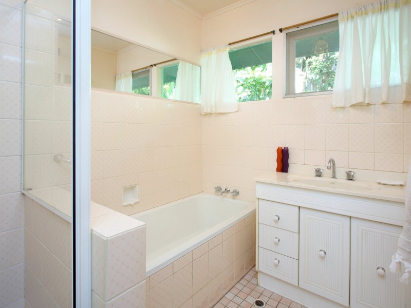 83 Kenmore Road, Kenmore QLD 4069