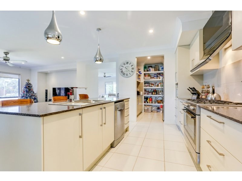4 White Oak Place, Moggill QLD 4070