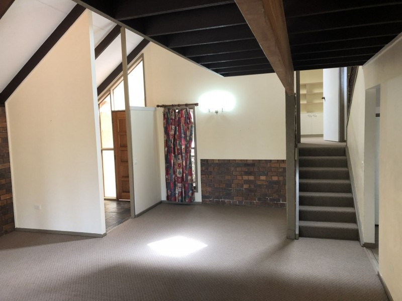 211 Chapel Hill Road, Chapel Hill QLD 4069