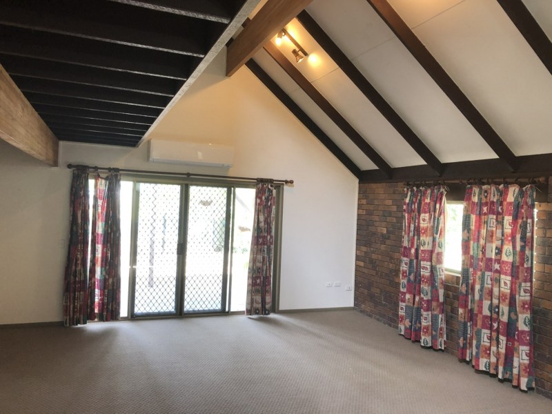 211 Chapel Hill Road, Chapel Hill QLD 4069