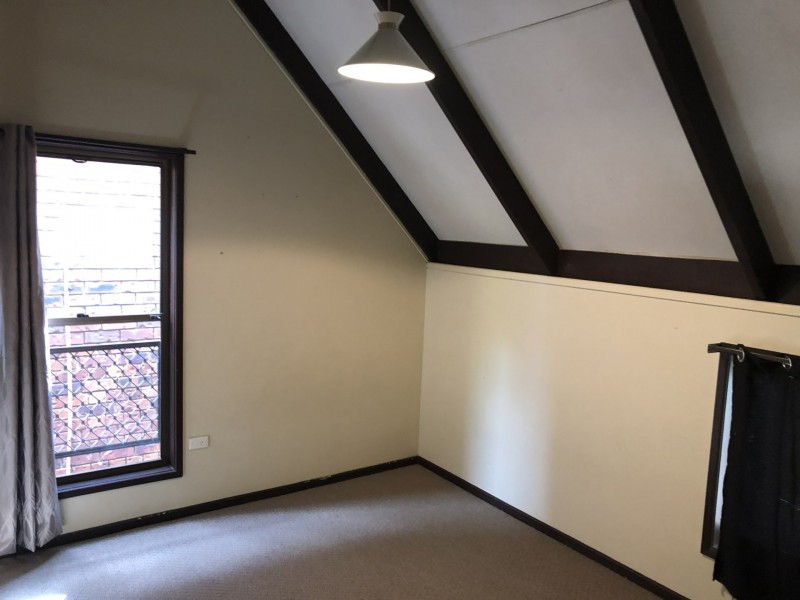 211 Chapel Hill Road, Chapel Hill QLD 4069