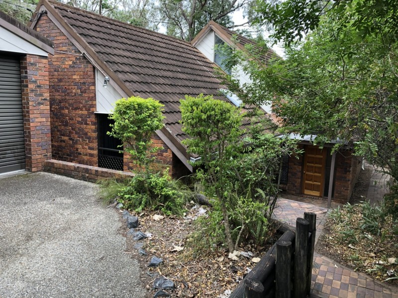 211 Chapel Hill Road, Chapel Hill QLD 4069