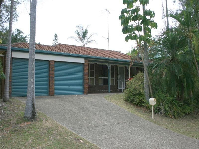 15 Nankoor Street, Chapel Hill QLD 4069