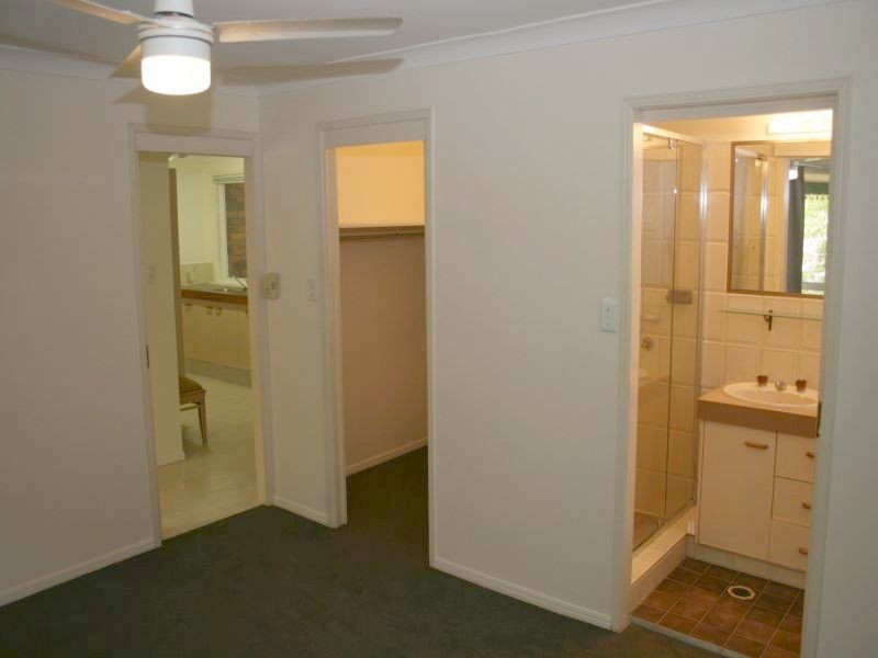 15 Nankoor Street, Chapel Hill QLD 4069