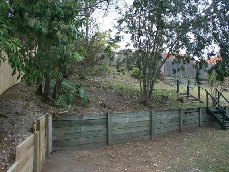 15 Nankoor Street, Chapel Hill QLD 4069