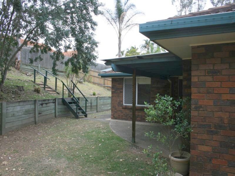 15 Nankoor Street, Chapel Hill QLD 4069