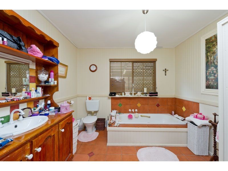 96 Banksia Drive, Mount Crosby QLD 4306