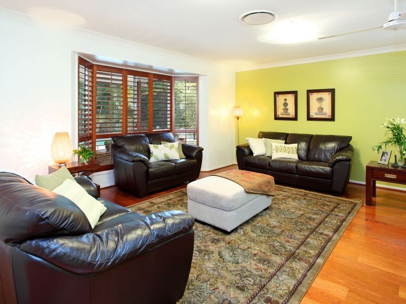 33 Drysdale Crescent, Brookfield QLD 4069