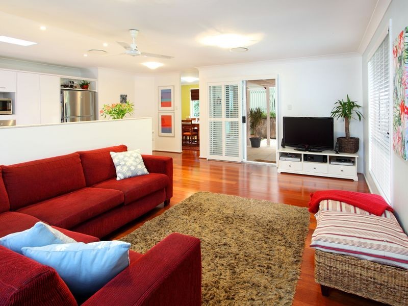 33 Drysdale Crescent, Brookfield QLD 4069