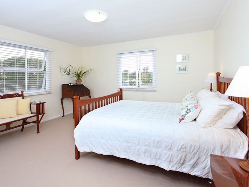 10 Acworth Street, Kenmore QLD 4069