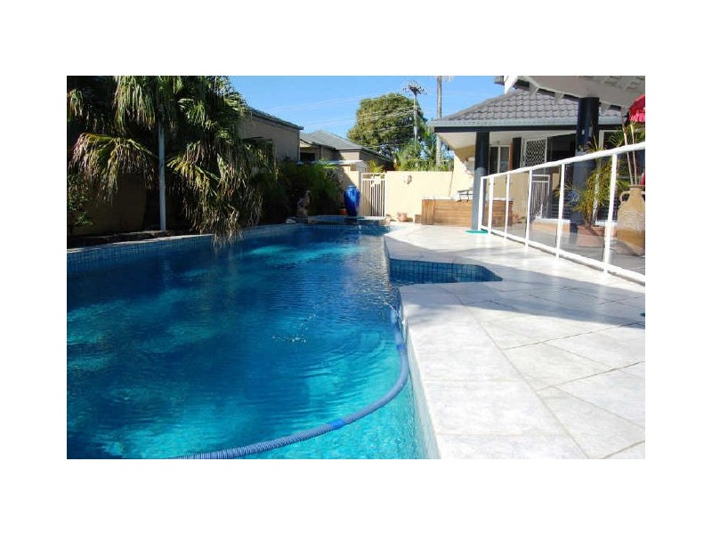 55 Fairway Drive, Clear Island Waters QLD 4226