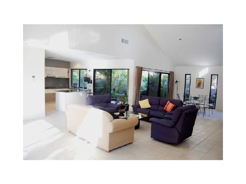 2 Taperell Dr, Tugun QLD 4224