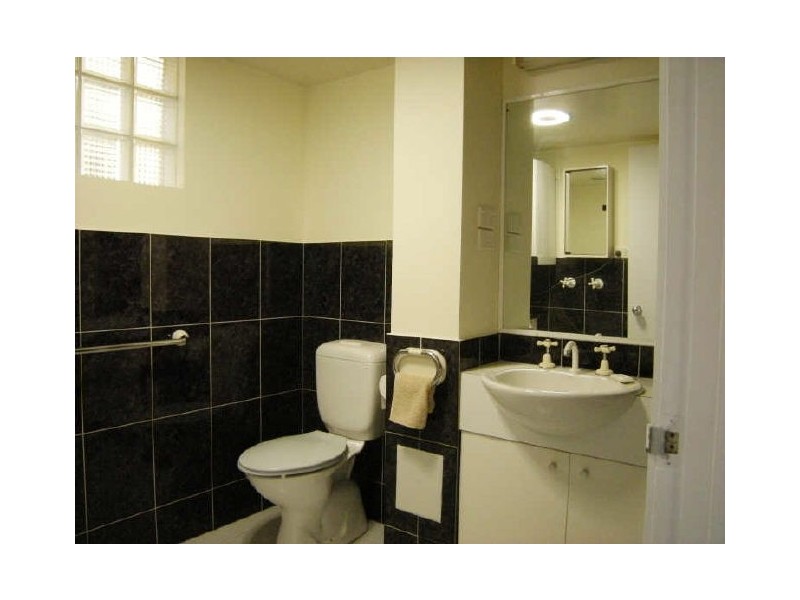 4/2 Gibson St, Bilinga QLD 4225