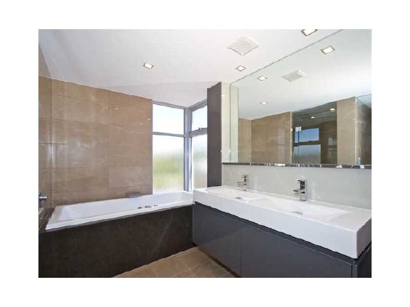 4/399 Golden Four Dr, Tugun QLD 4224