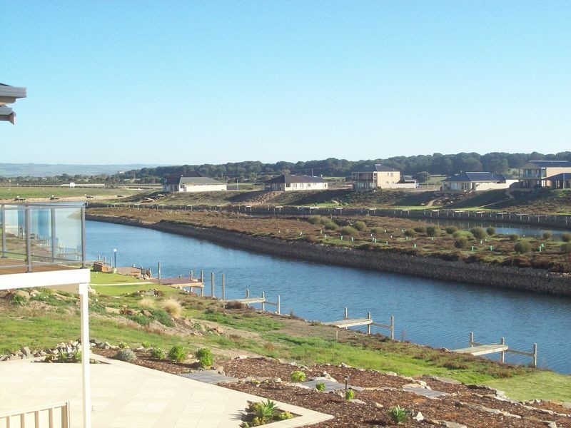 32 Britannia Parade, Hindmarsh Island SA 5214