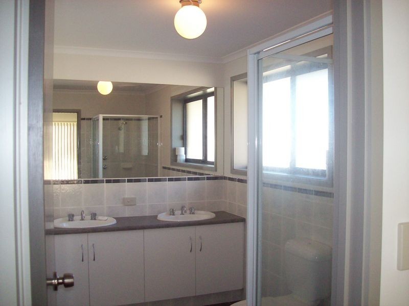 32 Britannia Parade, Hindmarsh Island SA 5214