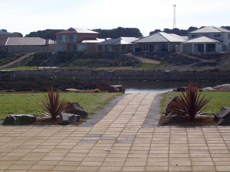 32 Britannia Parade, Hindmarsh Island SA 5214