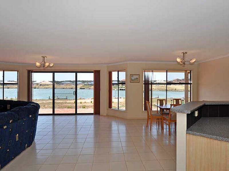 38 Wentworth Parade, Hindmarsh Island SA 5214