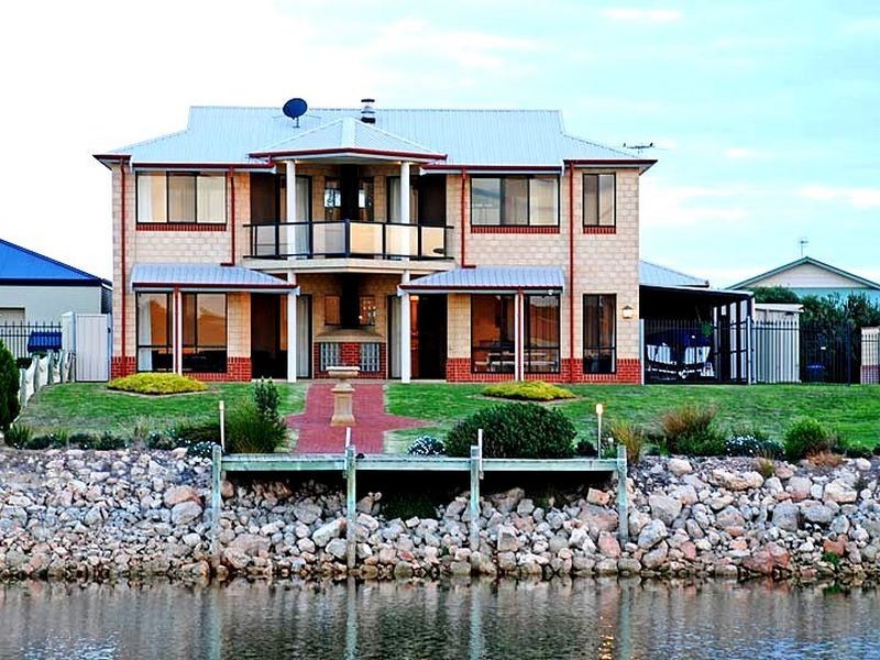34 Prince Alfred Parade, Hindmarsh Island SA 5214